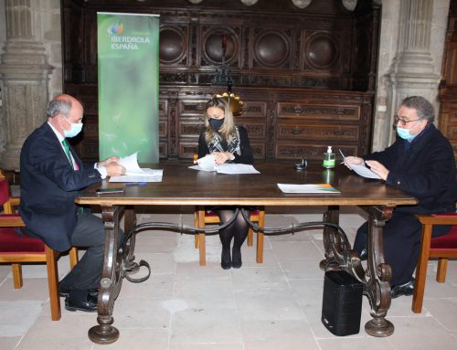 Fundación Iberdrola España signs an agreement with the City Council and Cabildo for the exterior ornamental lighting of Sigüenza Cathedral.